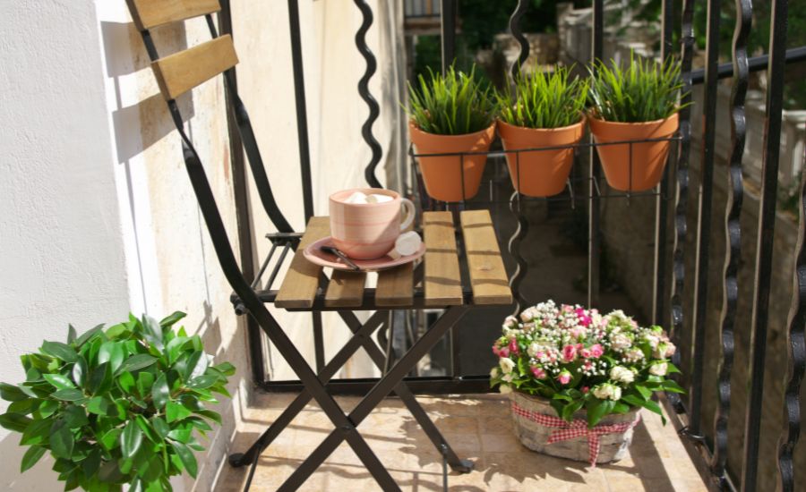 Apartment balcony herb garden: top 9 tips & best guide